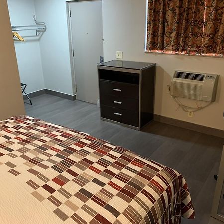 Red Roof Inn Copiague Ngoại thất bức ảnh