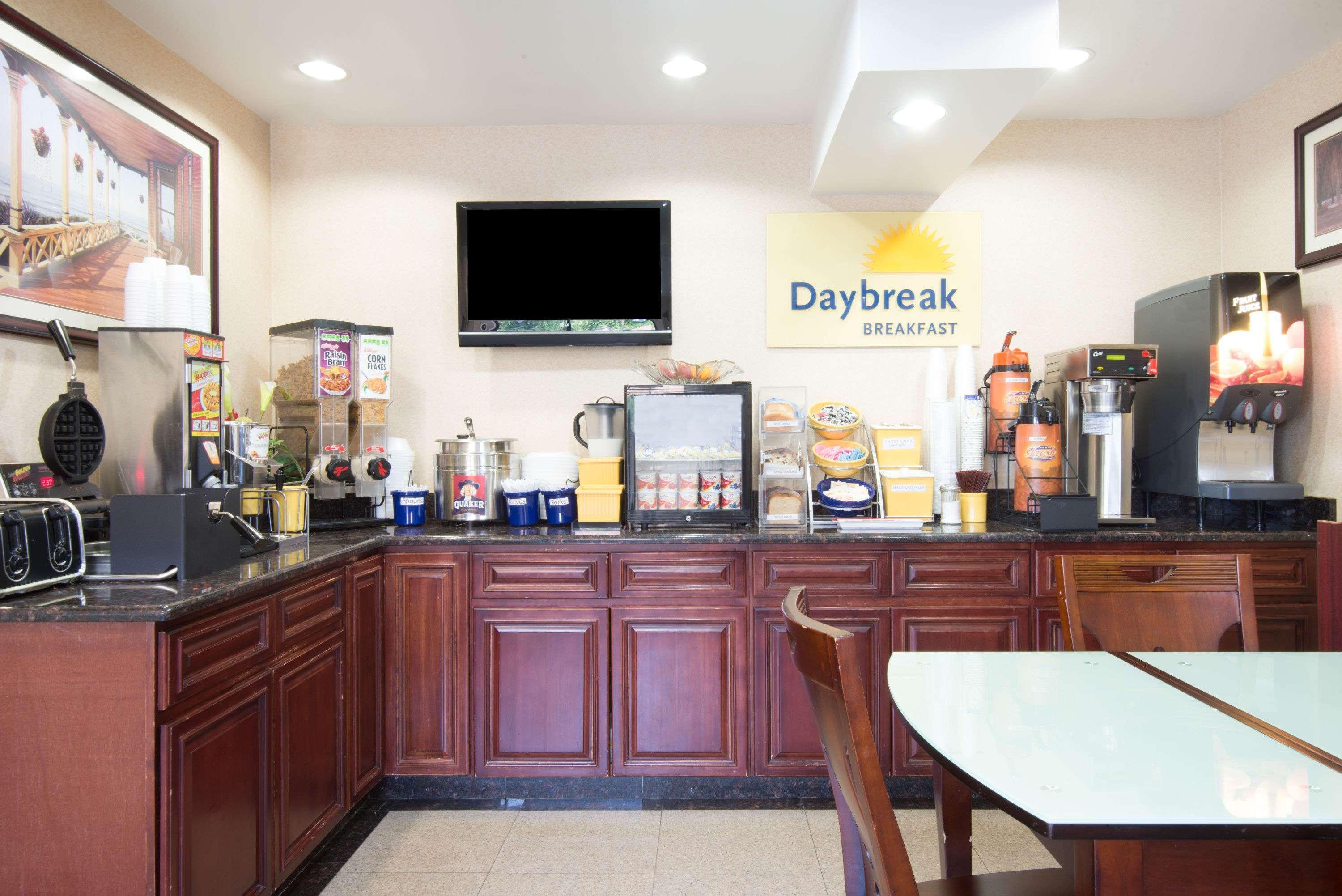 Red Roof Inn Copiague Ngoại thất bức ảnh